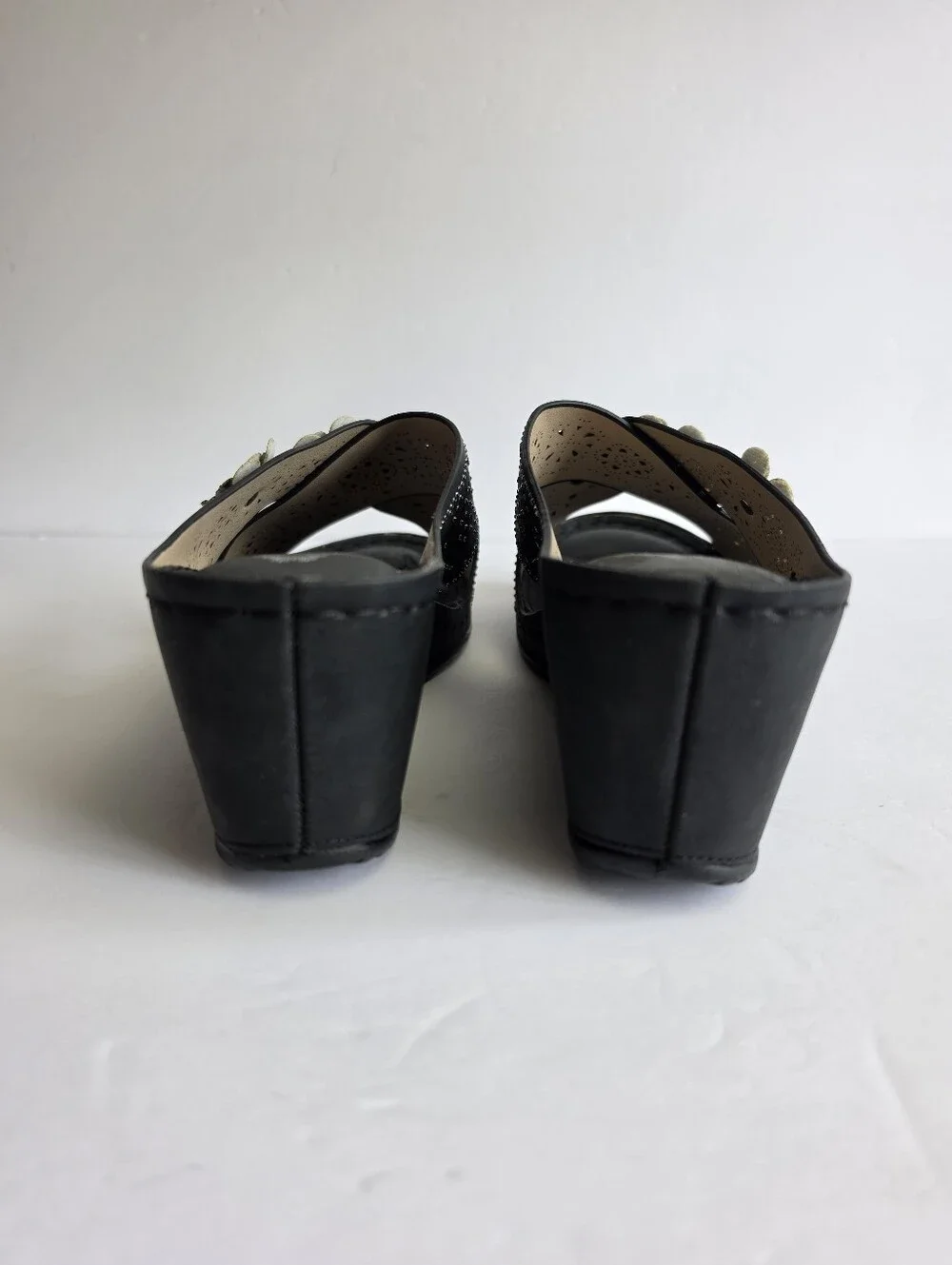 Atalina Women's Black Wedge Shoes Embellished Floral Cut Out Design Size 9 (41)